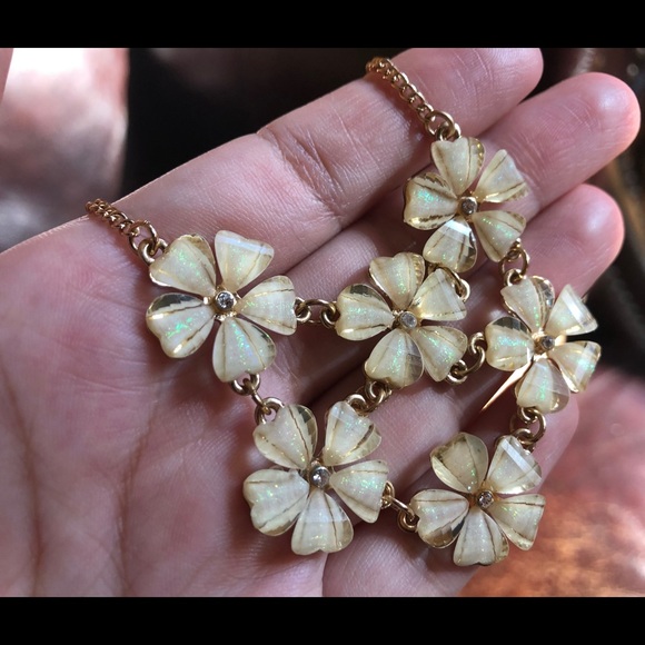 NWT The Limited Elegant Floral Statement Necklace - Picture 2 of 5